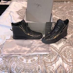 GIUSEPPE ZANOTTI W/ AUTHENTICITY SERIAL #